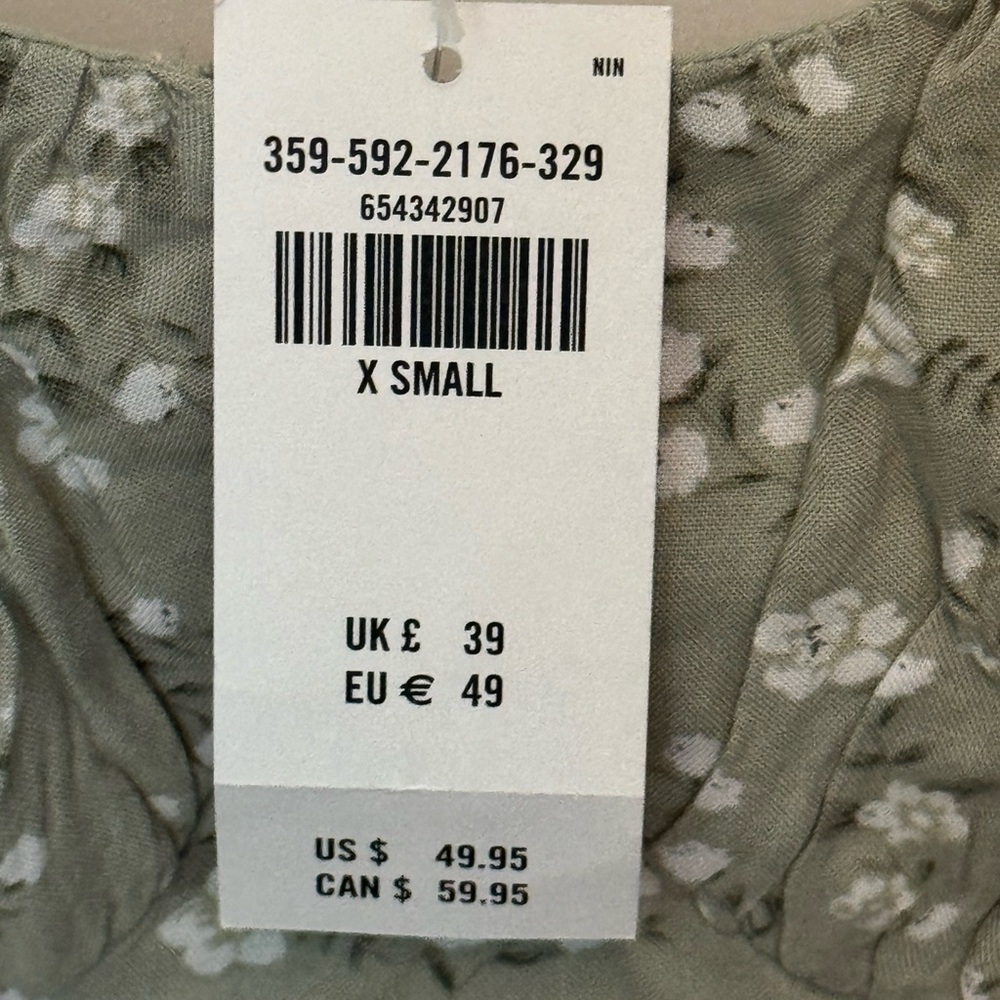 NWT-Hollister Green Mini Sundress With Embellished Flowers, Womens (XS) Clothing - Picture 4 of 13